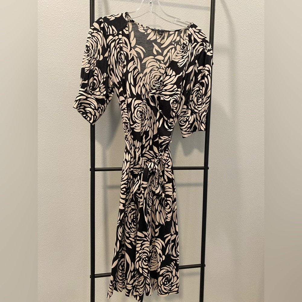 Banana Republic Black and Cream Floral Long Sleeve Dress